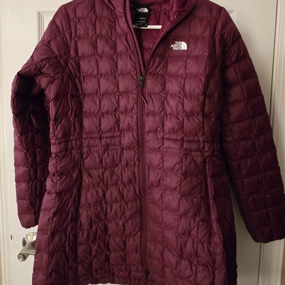 North Face Women's Thermoball Parka Sz. Medium               Color: Burgundyish